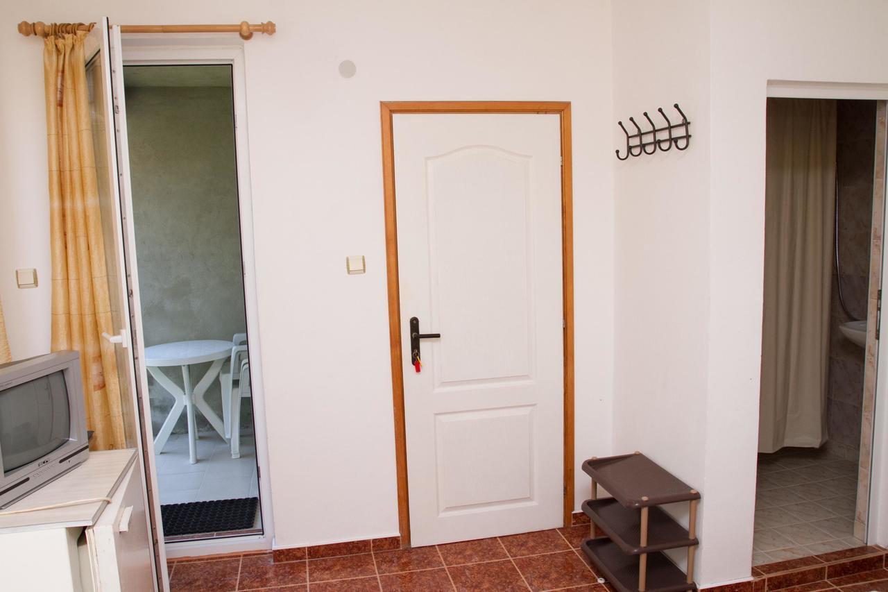 Guest House Sokratovi Obzor Eksteriør billede